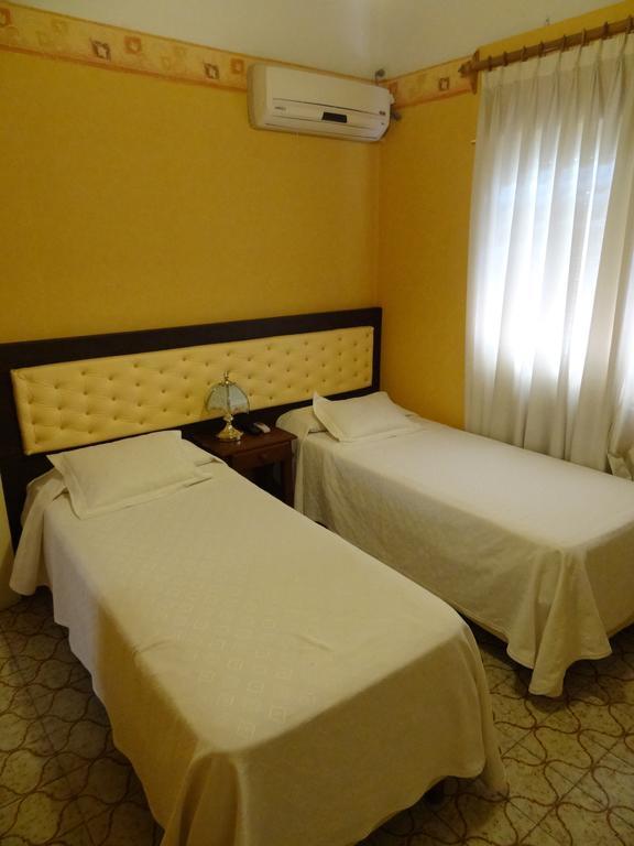 Mon Petit Hotel Villa Carlos Paz Bilik gambar